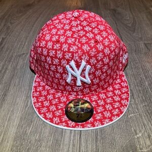 New Era New York Yankees Red Fitted Hat MLB Team Logo All Over Flocked Cap 7 5/8